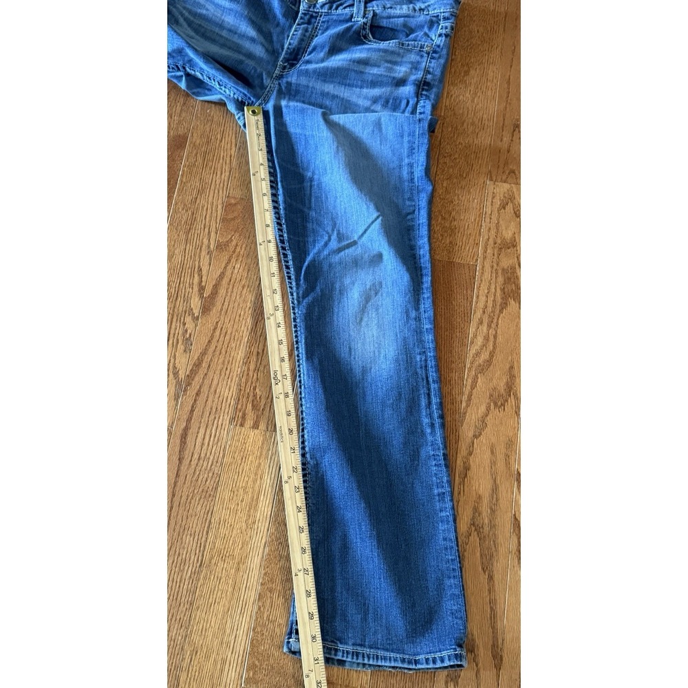 BKE Dakota Blue Jeans 32R 32x31 Medium Wash Boot Cut Whiskered Cowgirl Western - Picture 11 of 11